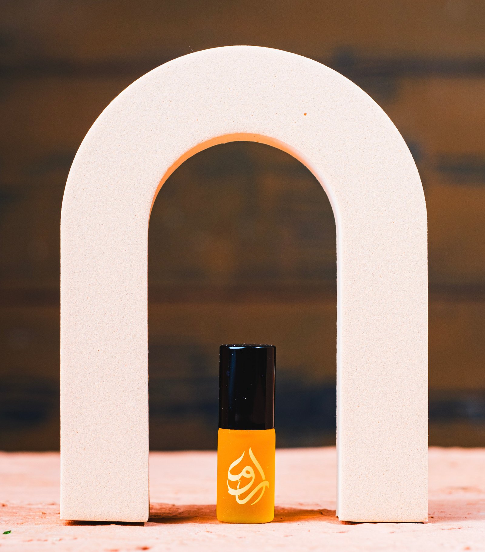 Profumo in olio Aroma Oud incorniciato da un arco
